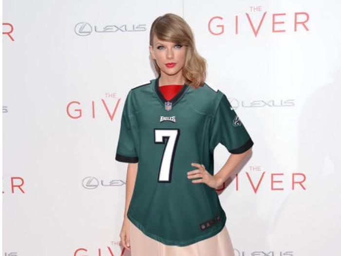 Taylor Swift Kicks Off New Season with Powerful Philadelphia Eagles Anthem Performance