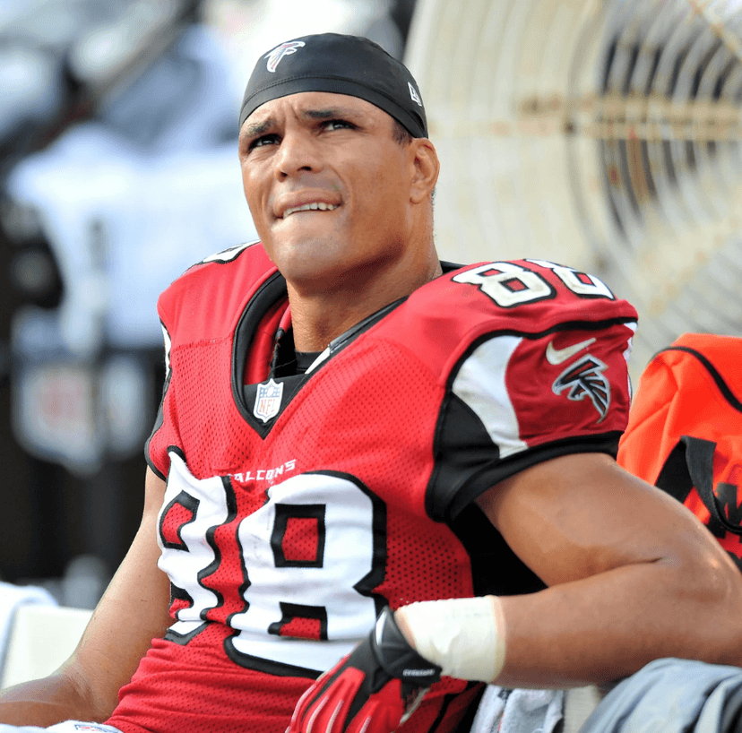 Chiefs Legend Tony Gonzalez Urges Players to Think Twice Before Leaving, Warns Against Chasing Money