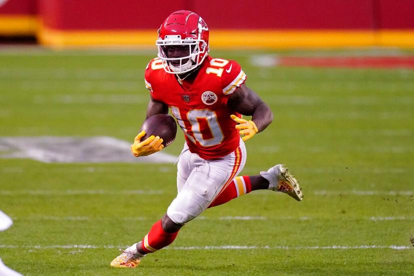 Former Chiefs Superstar Eyes Deal With Bills to Get Back at Kansas City