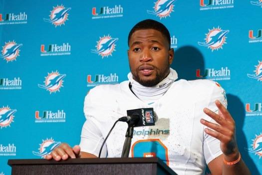 Jonnu Smith Reveals Real Reason He Was Traded To Steelers, Throws Shade at Dolphins