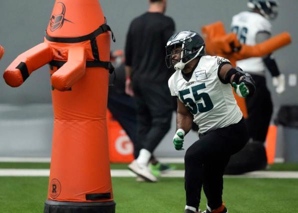 SHOCKING SCENE IN PHILLY: Brandon Graham Shows Up at Eagles Training Camp – Drops One Emotional Line That Leaves the Locker Room Silent