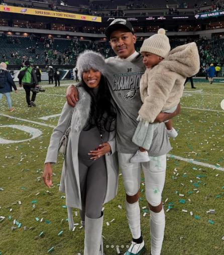 DeVonta Smith Reportedly Planning a Dream Wedding ON THE FIELD at Lincoln Financial with Teammates and Family in Attendance