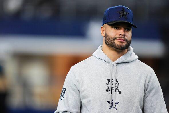 Lily, a 24-year-old waitress, had no idea that she was serving NFL superstar Dak Prescott. Polite and discreet, Dak enjoyed his meal without making a scene. But as he left, he left behind a folded receipt on the table... and walked away with a smile.