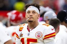 Heartwarming Moment: Patrick Mahomes Surprises 15 Long-Haul Dads at Kansas Truck Stop, Quietly Covers Every Fuel Bill