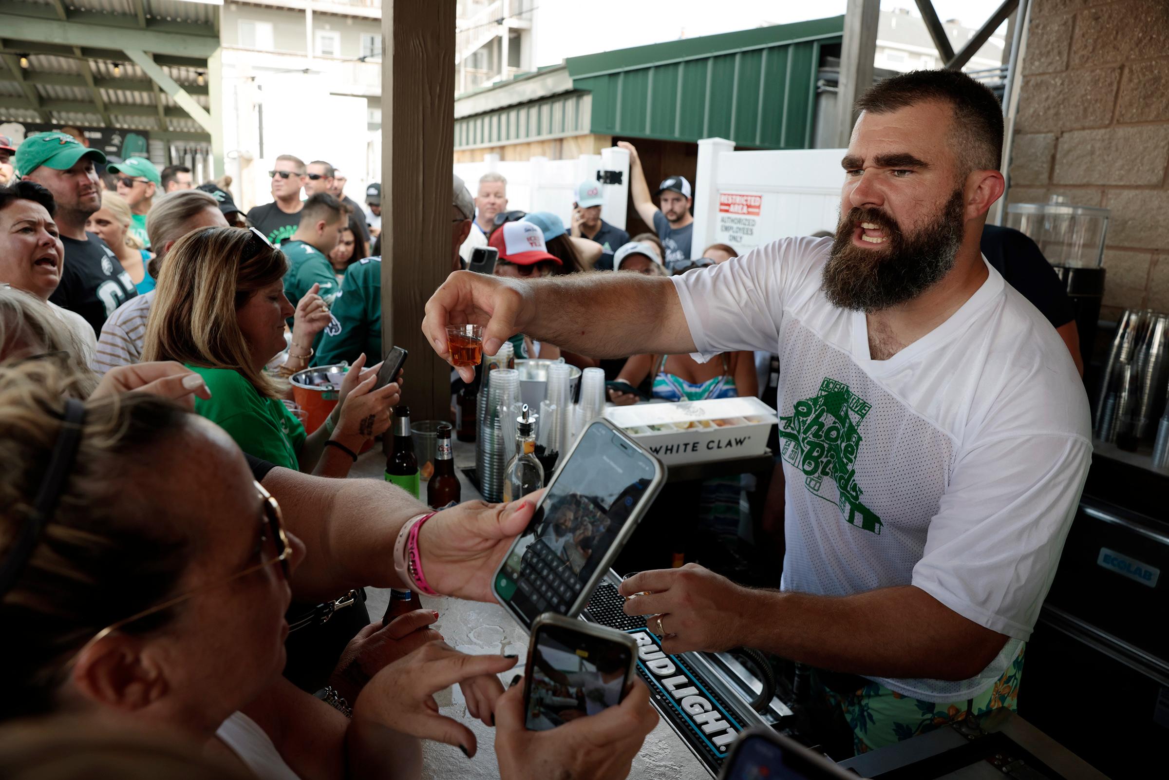 Watch Eagles' Jason Kelce chug beers and tend bar at Jersey Shore fundraiser