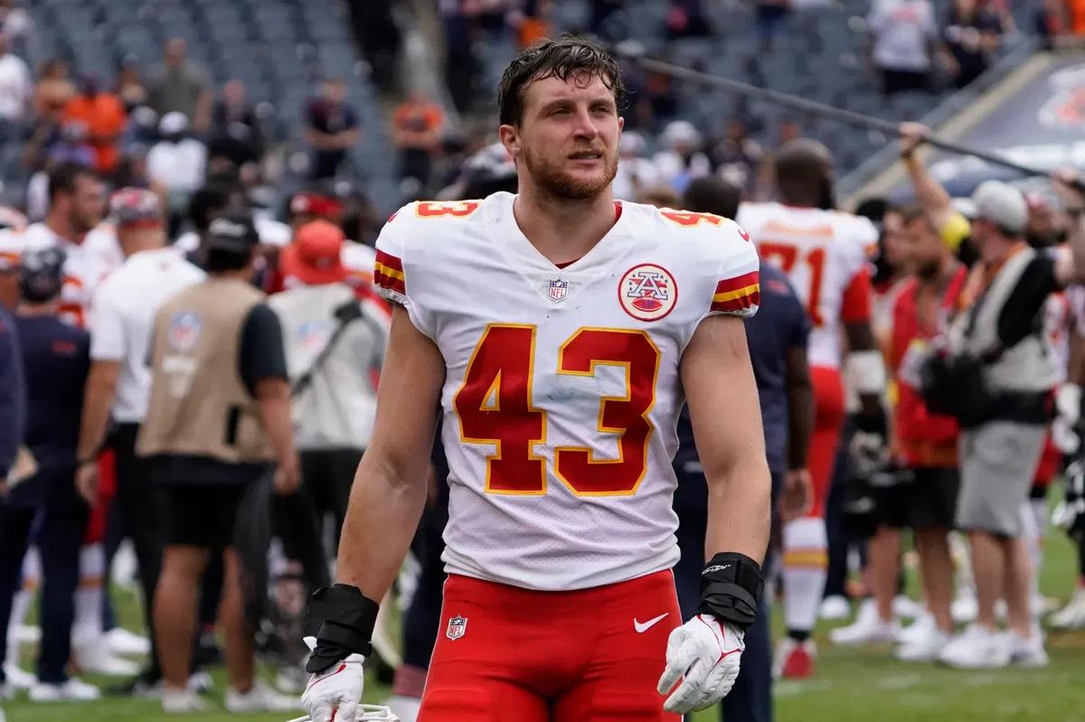 What Happened to Jack Cochrane? Chiefs Suffer Huge Blow With LB Out With Brutal Injury vs. Texans - EssentiallySports